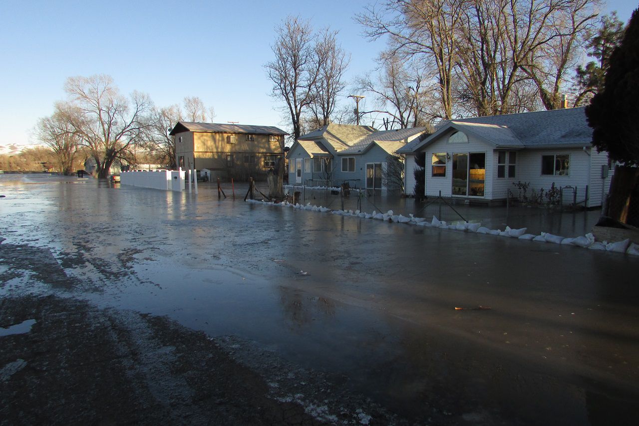 021217-elk-humboldt-flood-ice-05.JPG